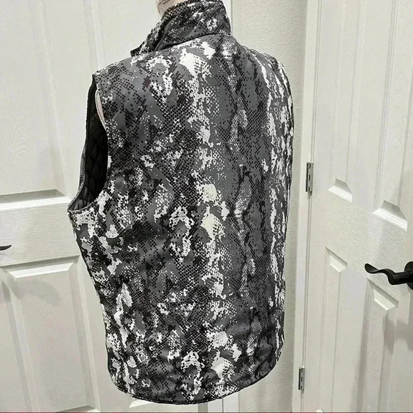 Albion Activology reversible puffer vest like new - Picture 5 of 13